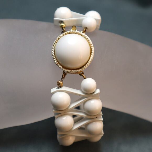 Vintage Modernist Wishbone Bead Bracelet White Plastic - Picture 2 of 4